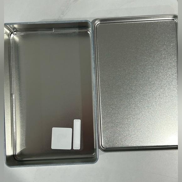 Hockey series two tin with some random hockey cards - Picture 3 of 3